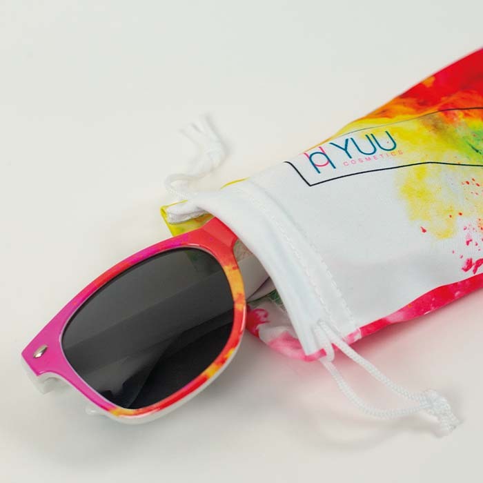 Occhiali e portaocchiali personalizzati tra i gadget aziendali personalizzati di Promuovere a Milano